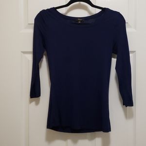 Quarter sleeve long sleeve shirt